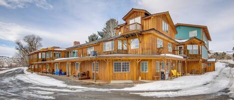 Villa (4 Bedrooms) | Front of property
