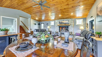 House (5 Bedrooms) | Interior