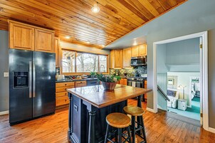 House (5 Bedrooms) | Interior