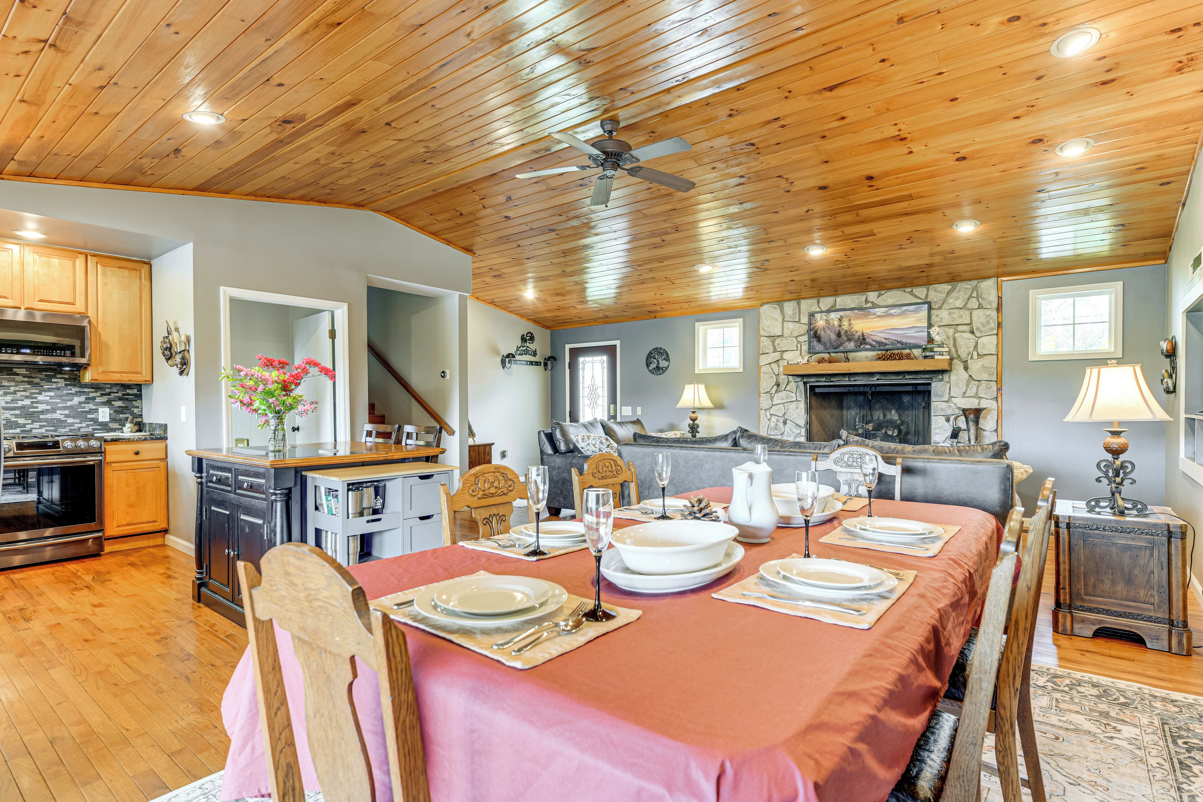House (5 Bedrooms) | Interior