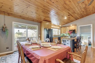 House (5 Bedrooms) | Interior