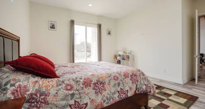 6 Mi to Galleria: Spacious Dallas Townhome!