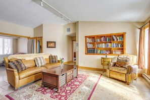 Villa (5 Bedrooms) | Interior - 6 Mi to Chico Hot Springs: Villa w/ River Access (Emigrant)