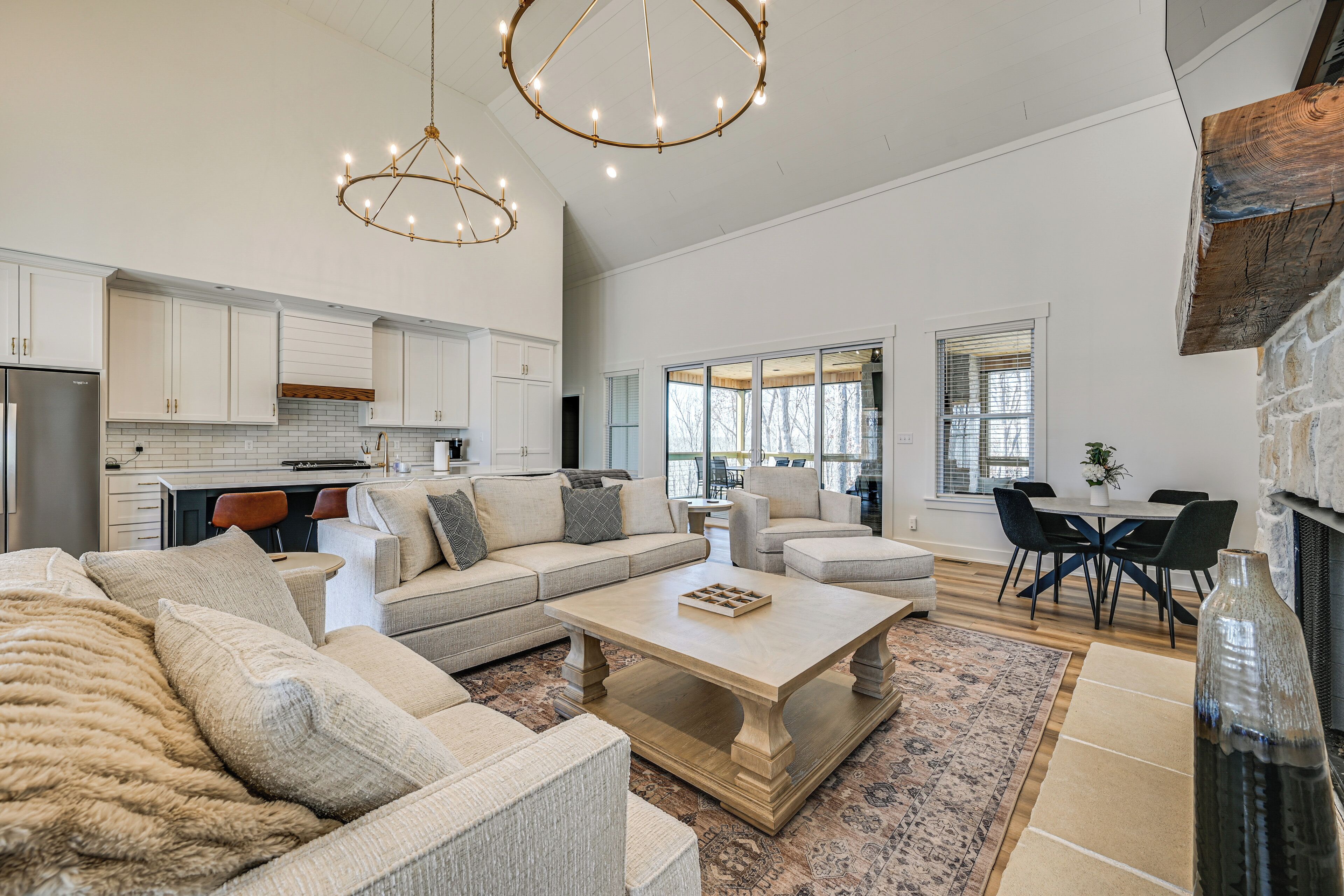 House (6 Bedrooms) | Interior