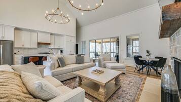 House (6 Bedrooms) | Interior