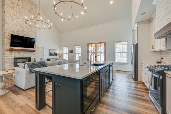 House (6 Bedrooms) | Interior