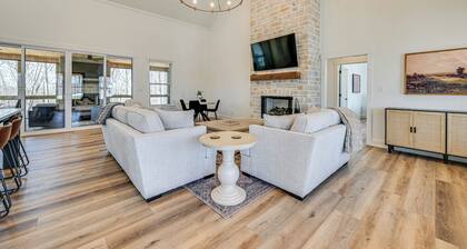 Nolin Lake Views: Spacious Home in Clarkson!