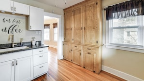 A kitchen with white cabinets, a black countertop, and a ceiling fan. - 1 Mi to Dtwn Binghamton: Apt w/ Covered Balcony! (Binghamton)