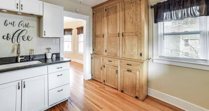 1 Mi to Dtwn Binghamton: Apt w/ Covered Balcony!