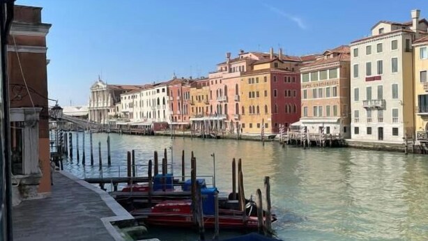 Unclassified image, 1 of 30, button - Canal Riva Di Biasio (Venice)