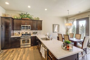 House (3 Bedrooms) | Interior