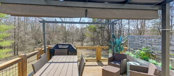 Family Home w/ Furnished Deck in Fairview!