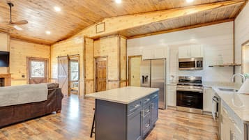 House (2 Bedrooms) | Interior