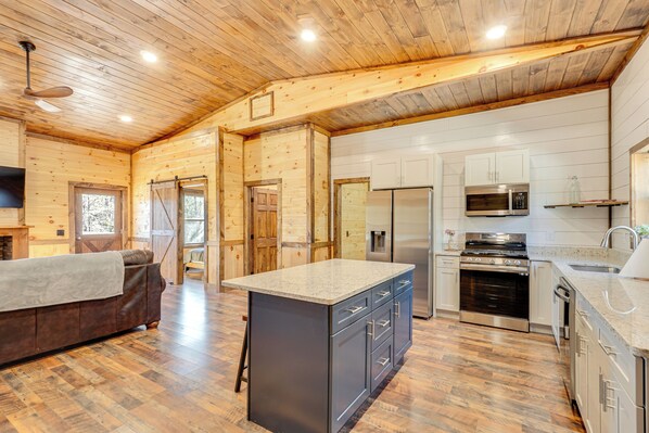 House (2 Bedrooms) | Interior