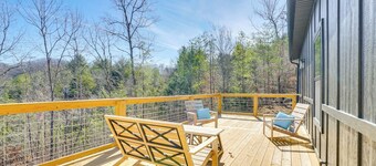 Near Hiking Trails: Mtn-view Haven in Englewood!