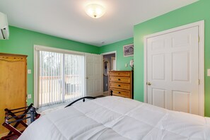 Apartment (1 Bedroom) | Interior - Walk to Eastern Point Beach: Apt w/ Water View! (Groton)