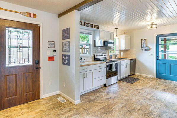 House (3 Bedrooms) | Interior