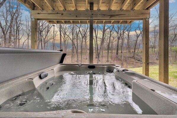 Outdoor spa tub
