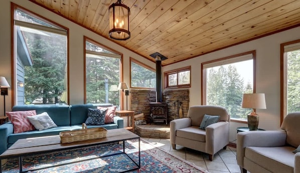 4 bedrooms - Slopes Spokes Alaska Large HOT TUB (Girdwood)