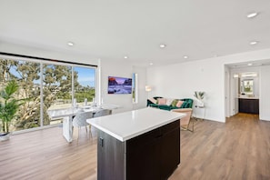 Apartment | 2 bedrooms - Luxury 2BR by Oneluxstay (Los Angeles)