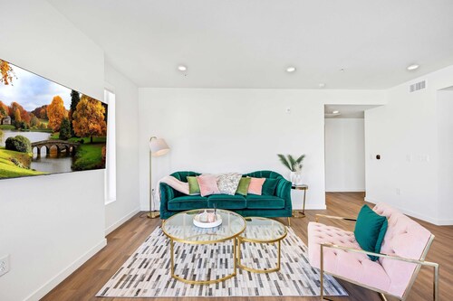 Luxury 2BR by Oneluxstay