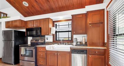 Charming Tiny House Near Lake & Springs