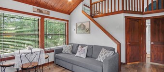 Charming Tiny House Near Lake & Springs