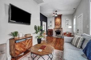 Smart TV, fireplace