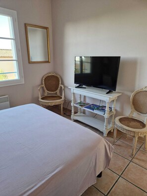 4 bedrooms, iron/ironing board, WiFi, bed sheets - Villa with pool in the heart of the Golf de Béziers (Béziers)