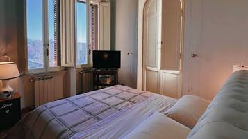 3 bedrooms, iron/ironing board