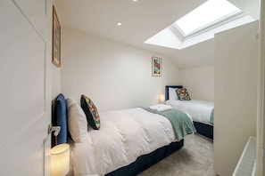 3 Schlafzimmer, Schreibtisch, Bügeleisen/Bügelbrett, WLAN