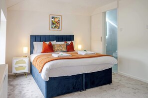 3 bedrooms, desk, iron/ironing board, WiFi