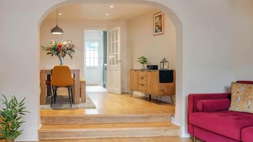 TV, livros, escritórios