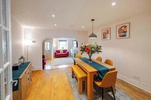 Dining - Kaolin: Splendid Cornwall Home by STAE-Homes (St Austell)