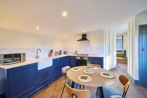 Fridge, oven, stovetop, dishwasher - Host & Stay | The Lodge (Goathland)
