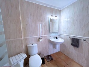 A bathroom with a toilet, sink, mirror, and towel rack. - New Property - Big Terrace with Great Sea Views and Mountain Views - Alcazaba 33 in Nerja (Torrox)