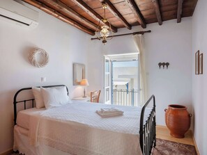 3 bedrooms, iron/ironing board, travel crib, WiFi