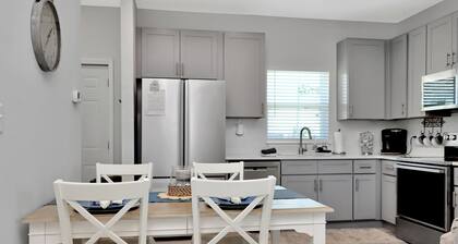 🏝️ Blocks from Beach-2BR Home-Great Location-Sea La 🏝️