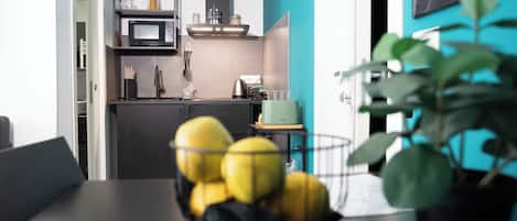 Fridge, microwave, cookware/dishes/utensils, lobster pot