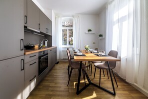 Kühlschrank, Ofen, Herdplatte, Geschirrspüler