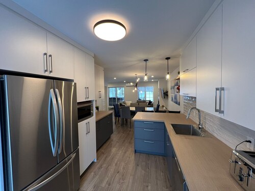 Stonham Condo with Hot Tub! Perfect for hiking, golf or mountain biking.