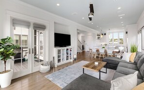 Smart TV - Luxury Home in Seagrove Beach + Gulf Views & Bikes (Santa Rosa Beach)