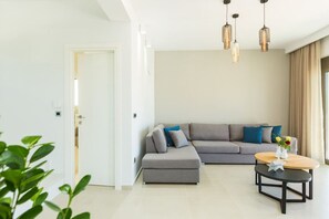 Smart TV y chimenea 