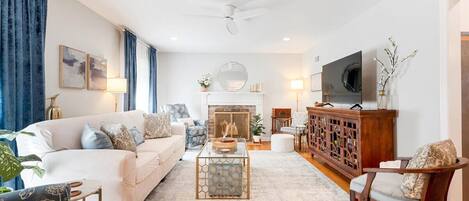 Smart-TV, Bücher, Arbeitsbereiche