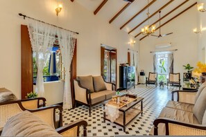 Villa | 4 bedrooms - 3bhk Portuguese-style Villa w Pool Casa Aloma (Assagao)