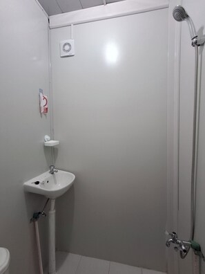 Dusche, Handtücher, Toilettenpapier