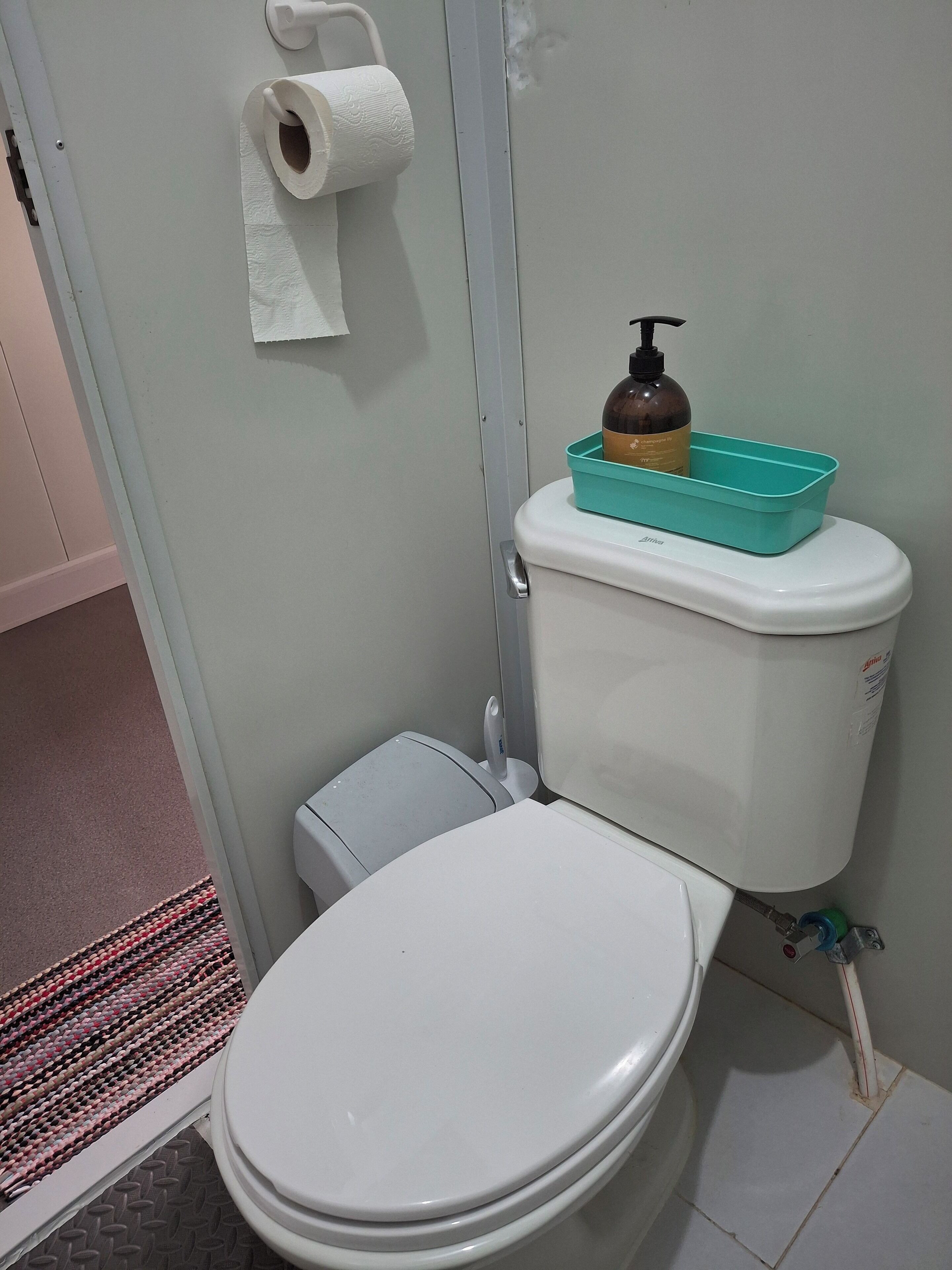 淋浴設備、毛巾、衛生紙