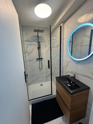Superior Apartment | Bathroom - Résidence de la Place (Pont-du-Château)