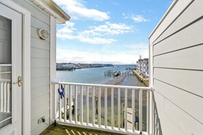 Property grounds - Ducks, Docks, and Flip Flops by Seaside Vacations & Sales (Chincoteague Island)