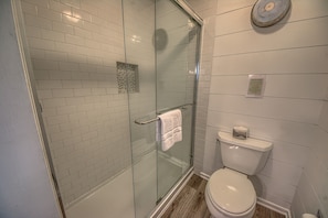House, 4 Bedrooms | Bathroom | Towels